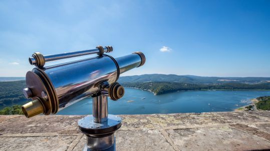 Blick auf den Edersee im Sommer von Schloß Waldeck aus