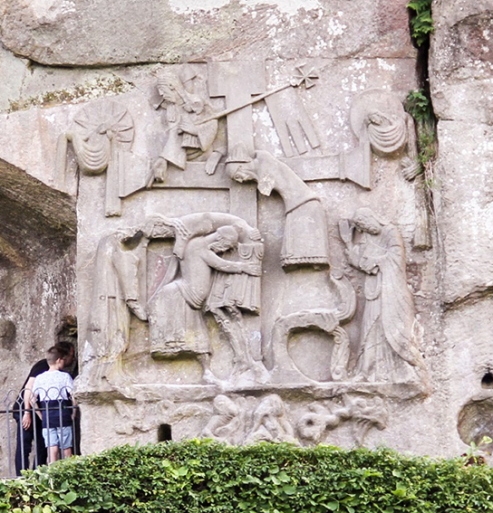 Das Relief der Kreuzabnahme Christi ist ein Kunstwerk von europäischem Rang