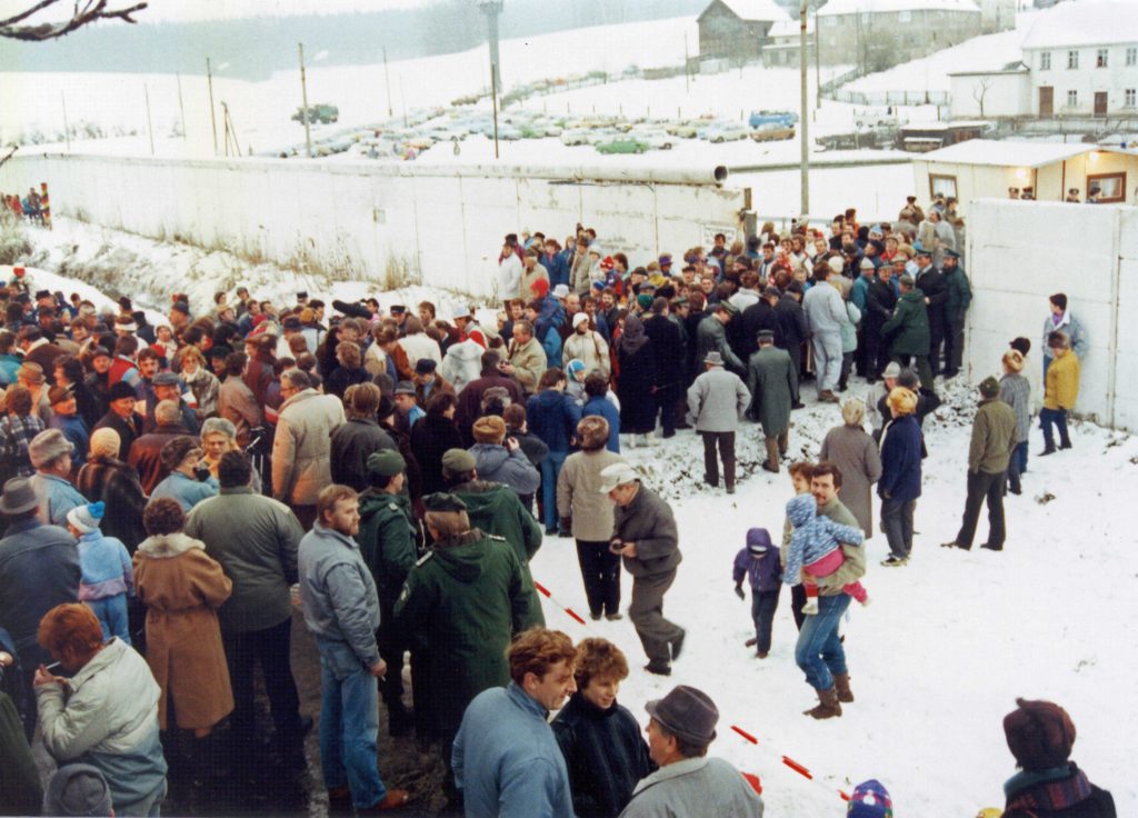 Eröffnung des Grenzübergangs Mödlareuth am 9. Dezember 1989