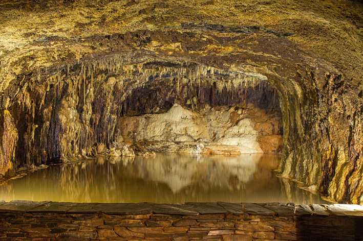 Linke Quellgrotte in den Saalfelder Feengrotten