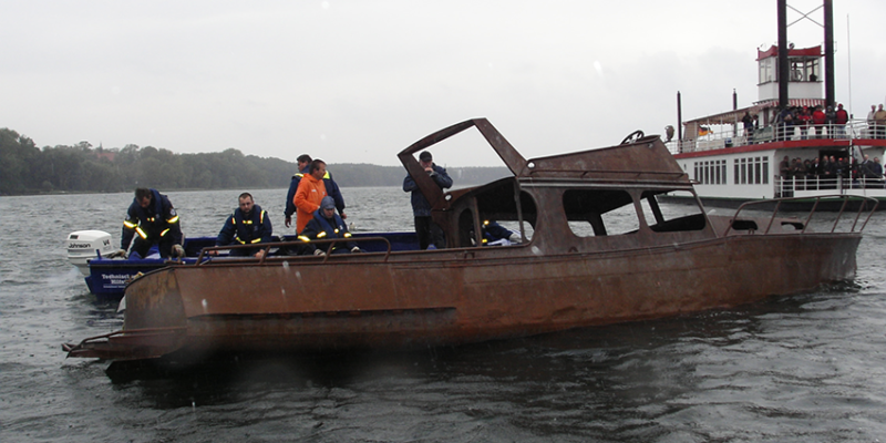 Schiffswrack am Tag seiner Versenkung im Arendsee