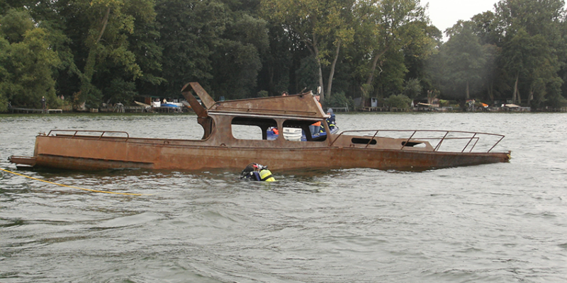 Schiffswrack am Tag seiner Versenkung im Arendsee