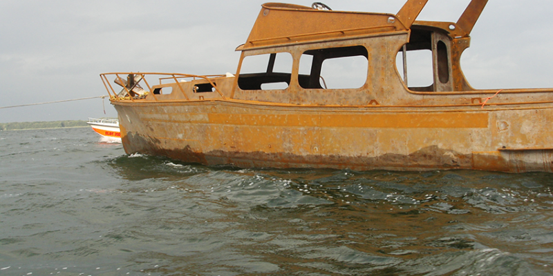 Schiffswrack am Tag seiner Versenkung im Arendsee