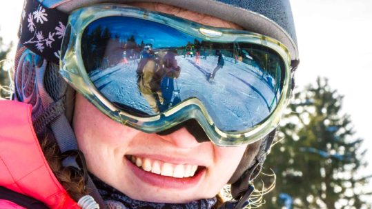 Skifahrerin in der Wintersport Arena Sauerland