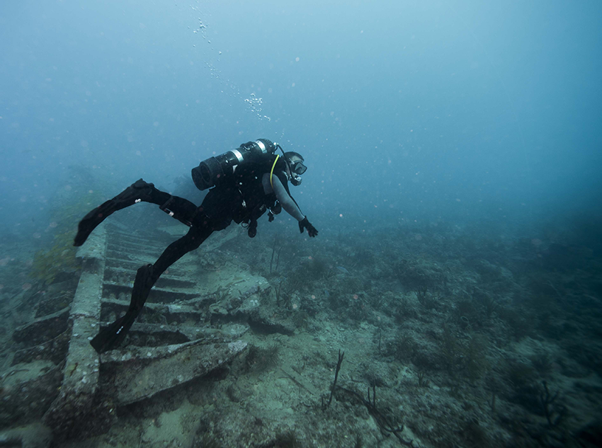 Taucher auf Entdeckungsreise