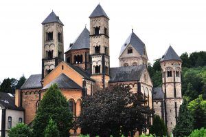 Die Abtei Maria Laach in der Eifel.