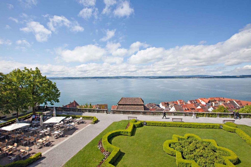 Der Garten im Neuen Schloss Meersburg am Bodensee.