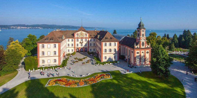 Insel Mainau mit Schloss im Bodensee.