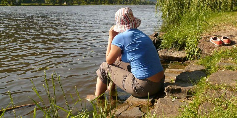 Das tut gut: Eine angenehme Abkühlung in der Mosel.