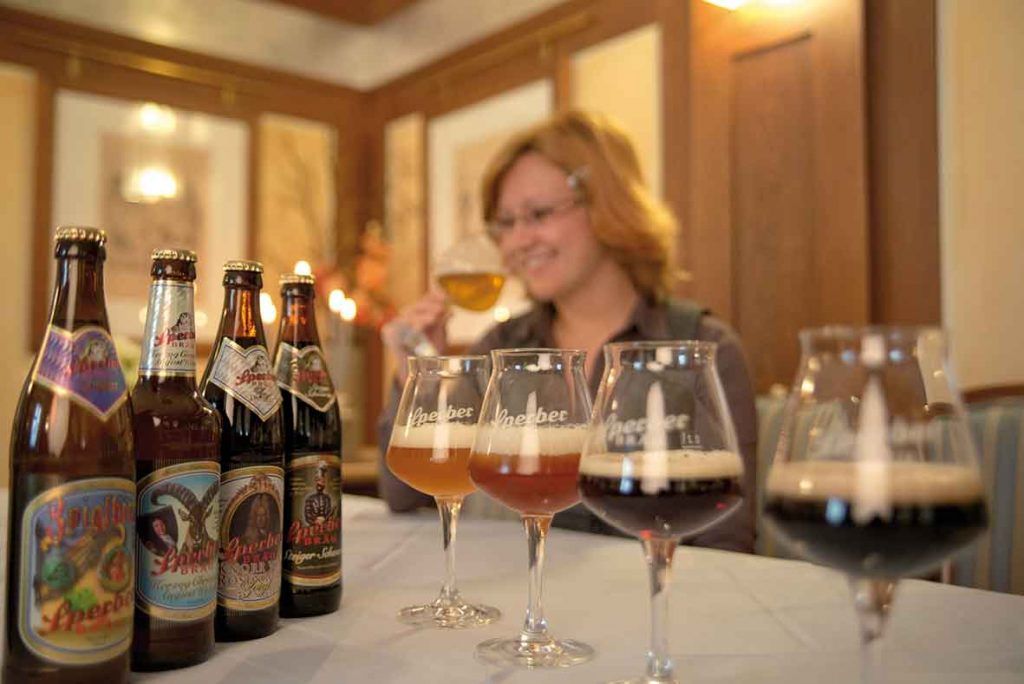 Verschiedene Biersorten im Glas im Brauereigasthof Sperber Bräu in Sulzbach-Rosenberg.