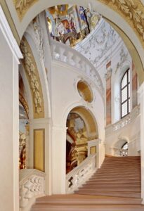 Foto des berühmten Treppenhauses in Schloss Bruchsal