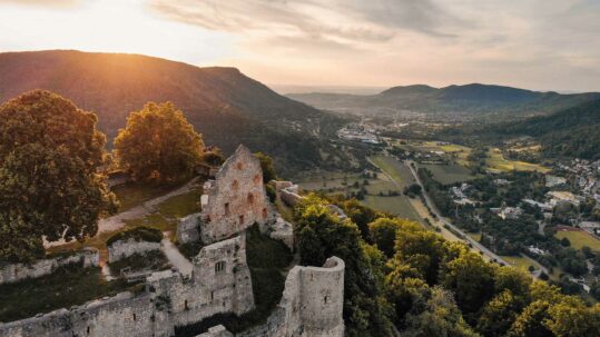 Luftaufnahme von der Burgruine Hohenurach