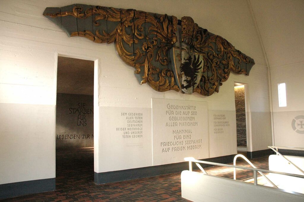 Innenraum des Marine Ehrenmals Laboe mit Gedenkstätte