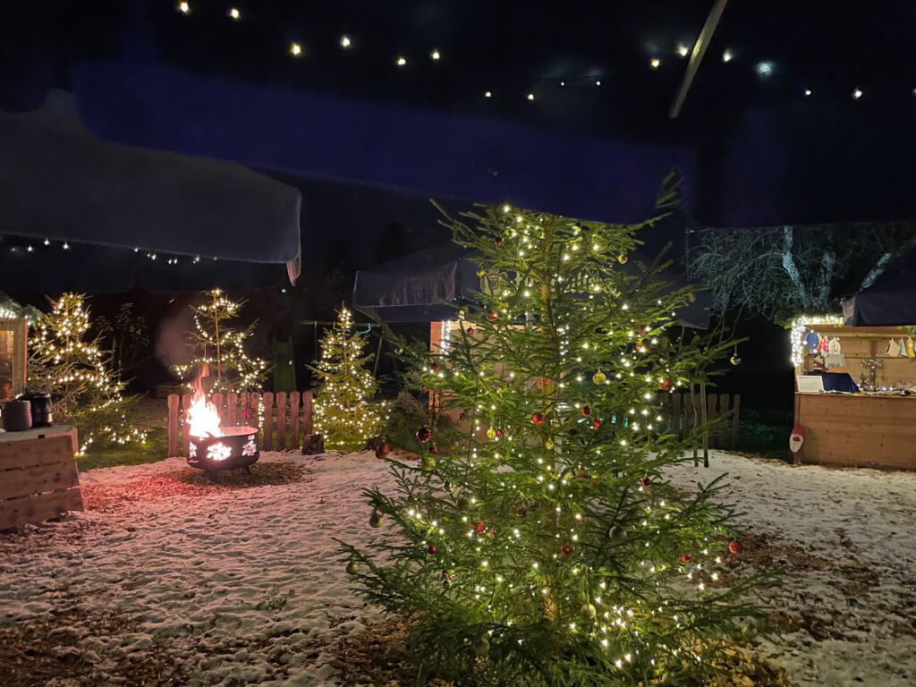 Weihnachtsbaum Weihnachten Weihnachtsmarkt Grüner Baum