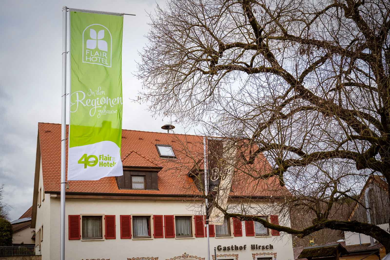 Flair Hotel Hirsch Flagge Frühjahrstagung 2023